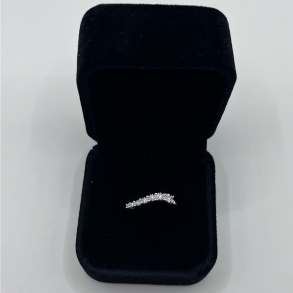 Jewelry - 0.20 CT 10k White Gold Natural Diamond Bypass Ring